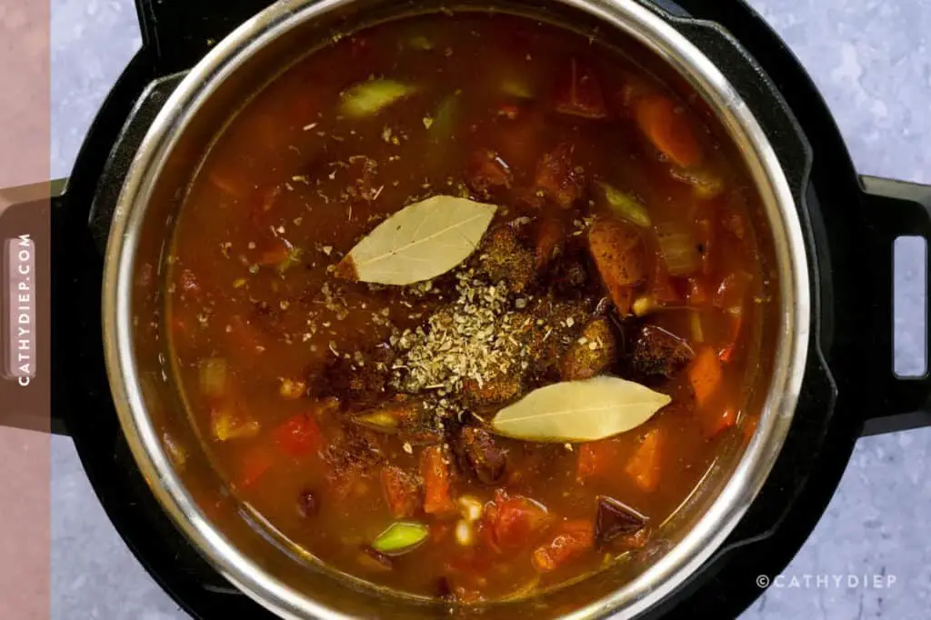 The Most Delicious Instant Pot Vegan Chili You’ll Ever Make - By Cathy
